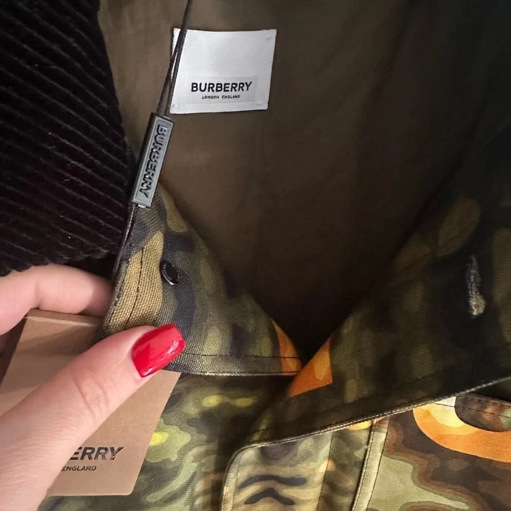 BURBERRY
Malvern Camouflage Logo Print Jacket - Picture 8 of 12